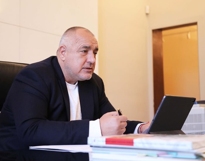 В сряда премиерът Бойко Борисов публично уволни целия ръковеден екип на ББР.