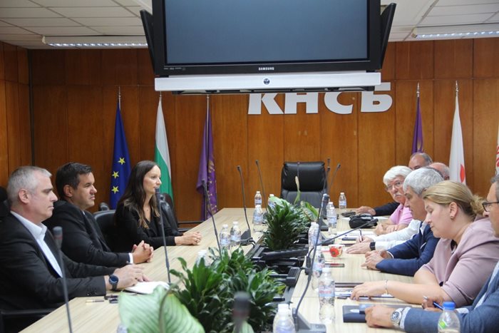 Никола Стоянов проведе среща с ръководството на Конфедерацията на независимите синдикати в България
