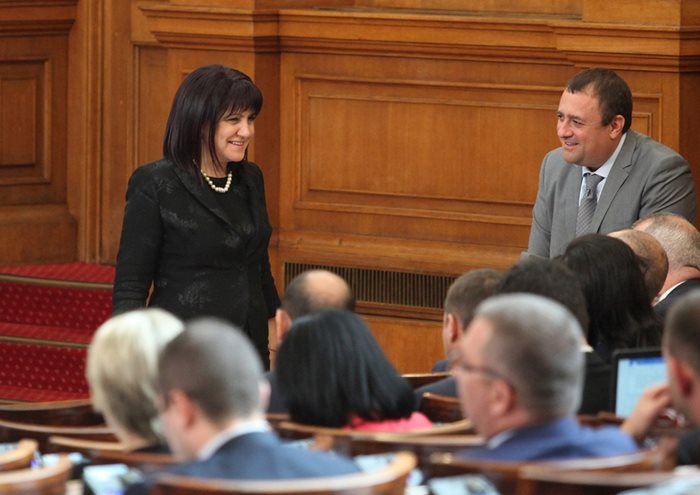 Депутатите отхвърлиха в четвъртък намерението на БСП да спре концесията на летище София с поправки в закон.