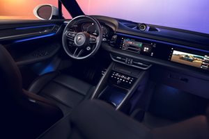 Porsche Macan разкрива интериор с три екрана и и технология за добавена реалност.