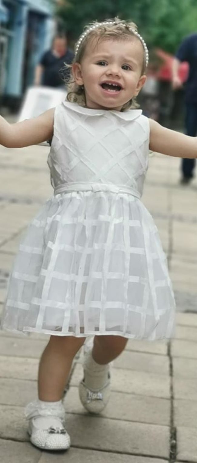 Малката Екатерина в деня на кръщенето си
Снимка: Личен профил на Мариана Попова във фейсбук