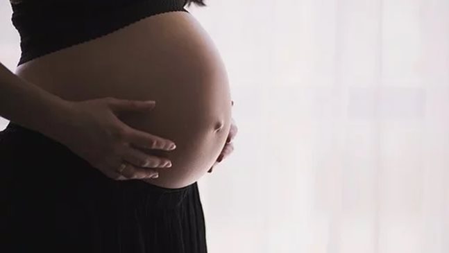 Учени: Предаването на Ковид-19 при бременност е рядкост, но е възможно