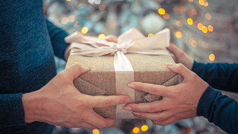 Как да изненадате и зарадвате мъж с подарък