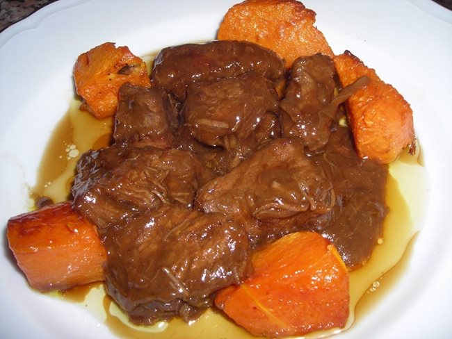 Характерното за района ястие „сингклино”  - осолено свинско месо, което се опушва и след това се вари заедно с портокал.