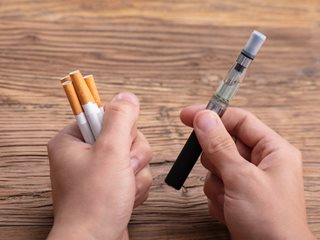 Е-цигарите намаляват тютюнопушенето, а не го увеличават