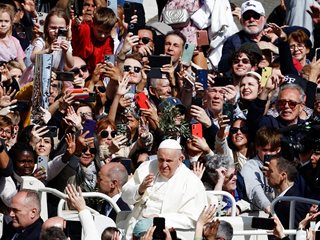 За 2 милиарда католици утре е Великден - делят ни яйцата и 5 седмици, но през 2025 г. сме заедно