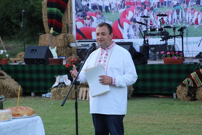 Земеделският министър Иван Иванов откри в неделя фестивала на жътвата в Тервел и заяви, че очаква тази година много добра реколта.