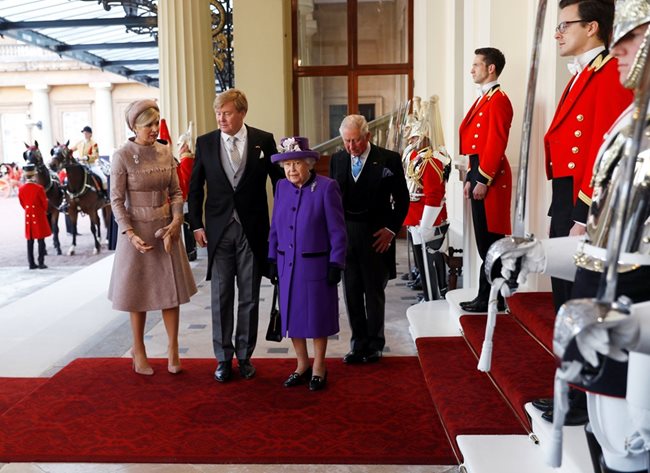 Кралица Масима, крал Вилем-Александър, Елизабет II и принц Чарлз   СНИМКИ: Ройтерс