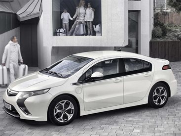 Серийната версия на Opel Ampera ще дебютира в Женева