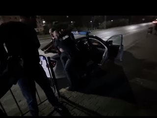 Клип показва как Виктор Иванов от ДБ заваля думи и нарича полицай мутра (Видео)