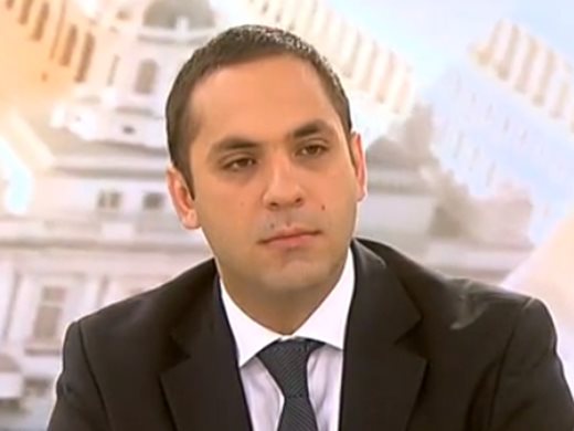 Икономическият министър: "Дунарит" няма никакви проблеми, не са му отнемани лицензи 
