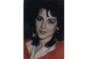 Татяна Титянова е намерена мъртва около 7 часа сутринта на 24 септември 1988 г. на 8 метра от бл. 57 в тогавашния кв. "Червена звезда" (днес "Дианабад").