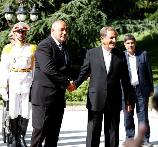 Вицепрезидентът Есхад Джахангири, който е и министър-председател на Иран, посреща българския премиер Бойко Борисов.