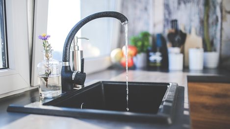 Трикове за почистване на сифона на мивката и избягване на неприятните миризми