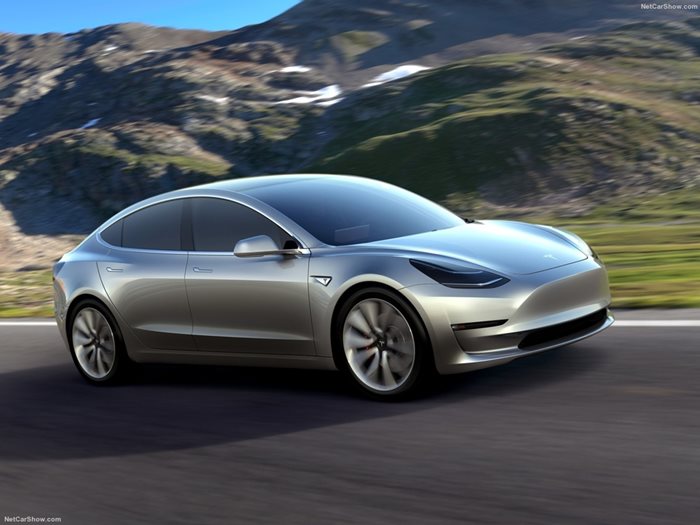 Преди няколко дни американската компания Tesla пусна в производство най-евтината си електрическа кола. Model 3 струва 35 000 долара.