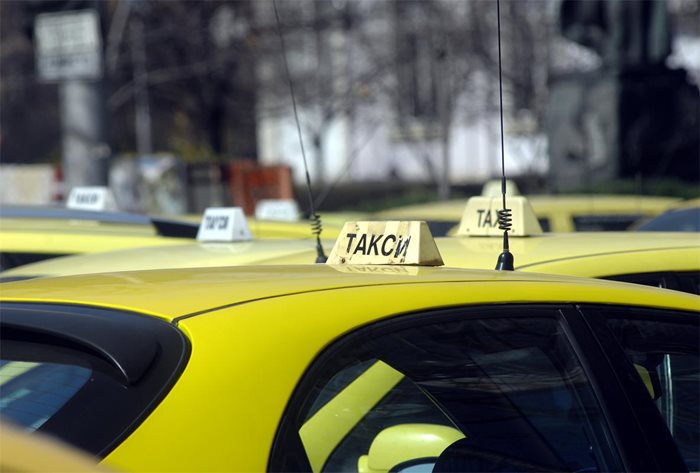 Такситата искат да вдигнат цените. Снимка: Архив