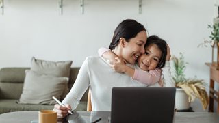 Работещи и учещи майки - 5 съвета как да се справяте по-лесно