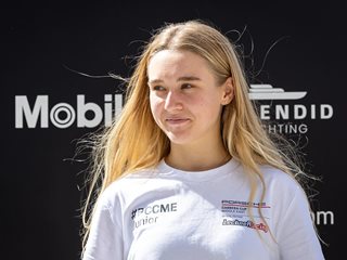 Българка стана първата жена пилот в Porsche Carrera Cup Middle East в Бахрейн (Снимки)