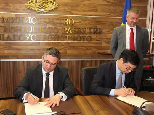 Нанков подписа с 5 китайски фирми за тунел под Шипка, АМ "Хемус" и АМ "Черно море"