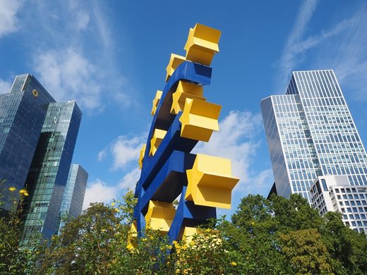 ЕЦБ отчита рязко забавяне на бизнес кредитирането в еврозоната през септември