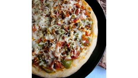 Пица със зелени чушки и гъби