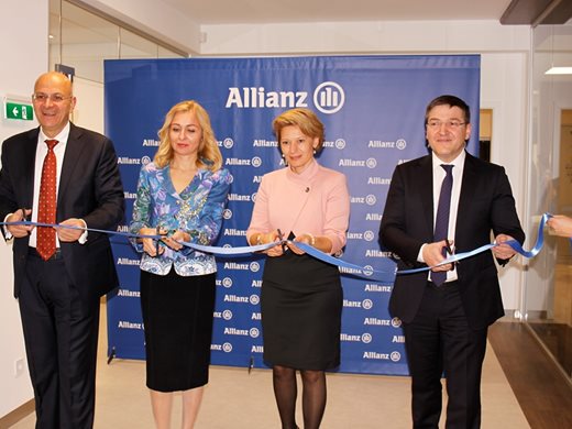 Алианц Банк България откри
първи безкасов офис в София