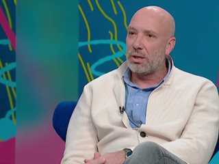 Захари Бахаров: Няма да обсъждам репертоара на театъра с безпросветното леке, нападнало Владо Пенев