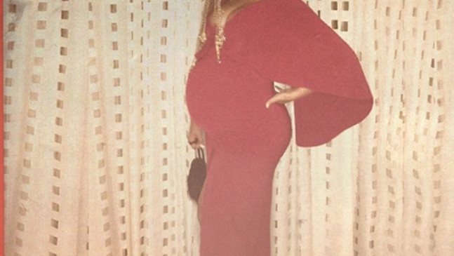 Бременната Бионсе впечатли с елегантна червена рокля (Снимки)