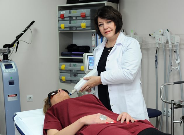Проф. Кадурина е един от най-добрите дерматолози в България.