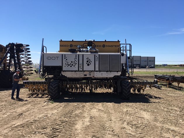 В Канада първите продадени автономни трактори на Dot излязоха на полетата тази пролет
