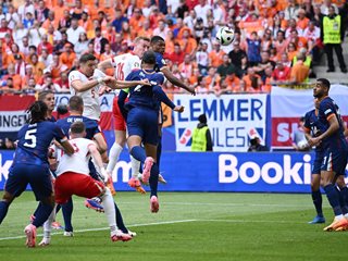 Нидерландия обърна Полша - 2:1
