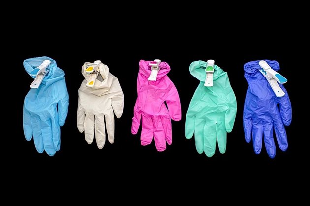 Ръкавиците трябва да се сменят често, тъй като замърсените са много рискови
Снимка: Pixabay