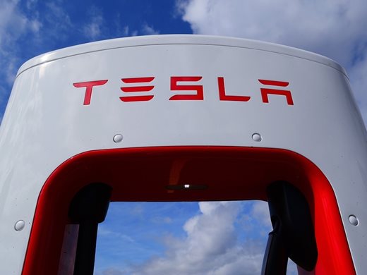 "Тесла" e доставила на пазара рекорден брой електрически превозни средства