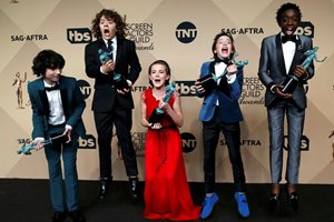 Първи поглед към 5-ти сезон на Stranger Things разкрива нови герои и събирането на оригиналната четворка