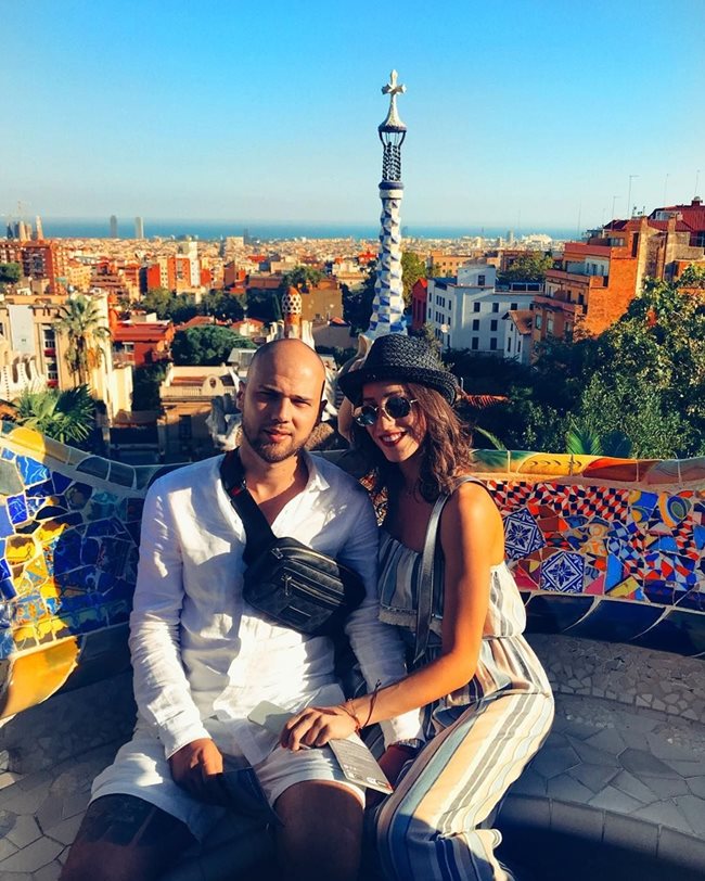 Симона и Никола по време на почивката им в Барселона