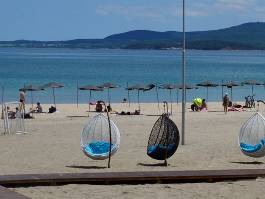 За по-евтина сянка на плажа опрощават 
разходи на концесионери от миналото лято