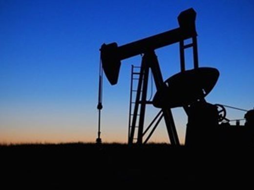 След 1 октомври цената на петролa ще се задържи, което ще успокои цените на тока и парното