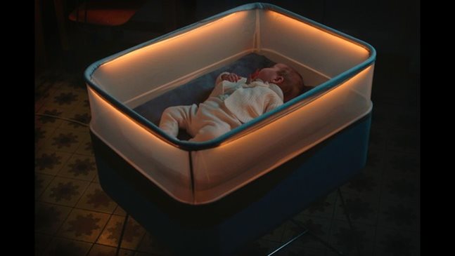Автомобилна марка проектира креватче, което кара бебето да заспива само