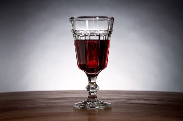 Чашата червено вино не се оказва полезна за сърцето. СНИМКА: Pixabay