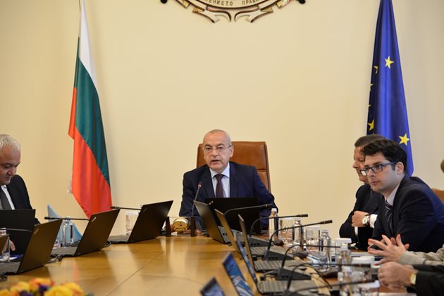 Гълъб Донев и Атанас Пеканов (вдясно) по време на заседание на Министерски съвет