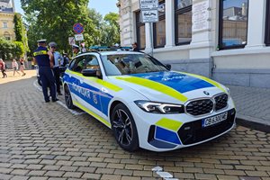 Тези модели BMW на Пътна полиция предизвикаха истинска истинска война във фейсбук. Снимка: Георги Кюрпанов