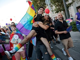 Над 5000 души участваха в гей парад в Атина
