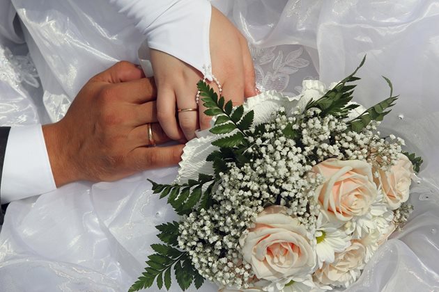На сватбите само младоженците и кумовете Снимка: pixabay