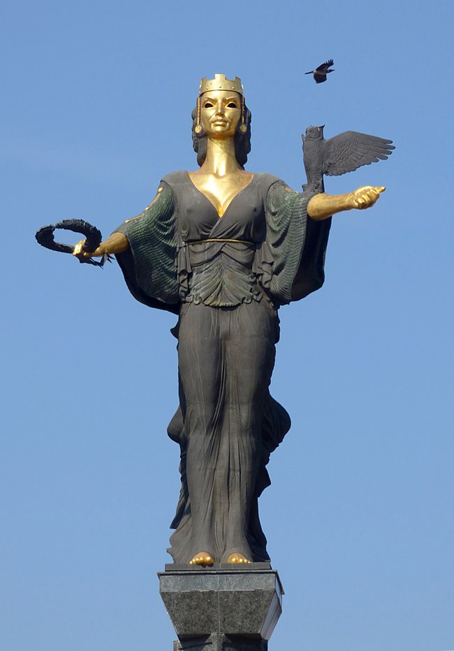 Статуята “Св. София”
