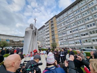 От какво  умират папите?