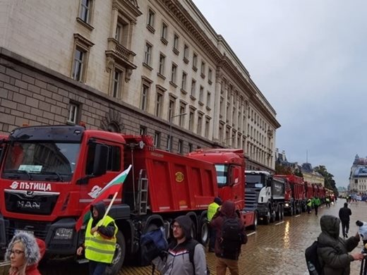 В сряда пътните фирми почват безсрочна стачка