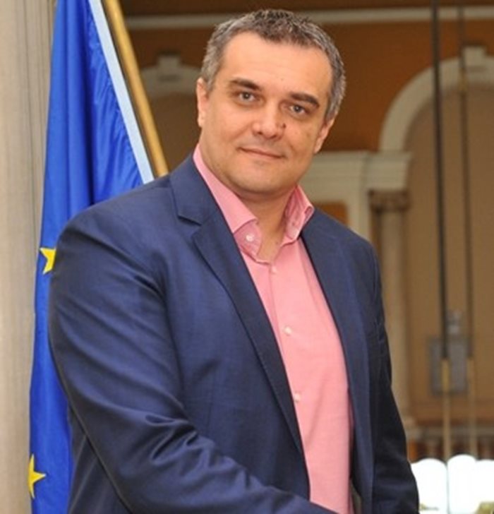 През ноември 2015 г. Александър Димитров стана главен изпълнителен директор на "Мтел"