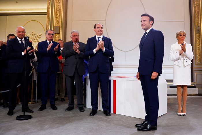 В речта си при встъпване в длъжност Макрон постави ударението върху обещанието да работи за една по-силна Франция