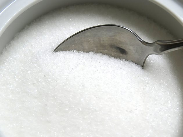 Много учени медици идентифицират захарта като главния виновник за развитието на западните болести