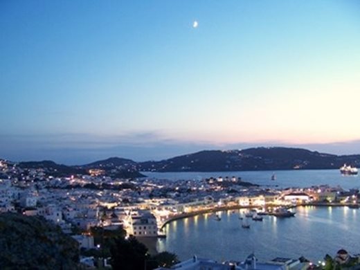 Космически цени на гръцките острови пращат дори богатите към Мексико и Франция